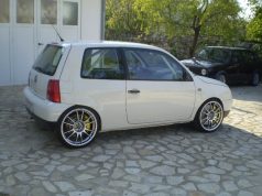 Ентусиаст успя да внедри два VR6 двигателя в своето VW Лупо