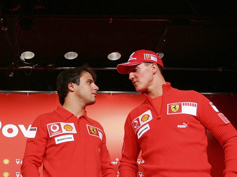 1216146592schumi & massa