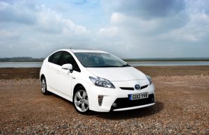 Toyota изтегля половината си продадени Prius-и заради проблем със софтуера