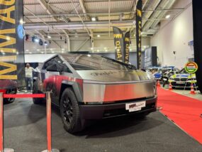 Tesla Cybertruck на автосалона в София