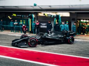 Ред Бул се връща на писта за последния ден от F1 теста, Астън Мартин продължава изпитанията на радикалния AMR26 Астън Мартин AMR26
