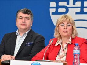ААП: България се нуждае от спешна национална стратегия за устойчива мобилност Александър Костадинов (председател на УС) и Таня Груева (изпълнителен директор) по време на представянето на проучването на ААП
