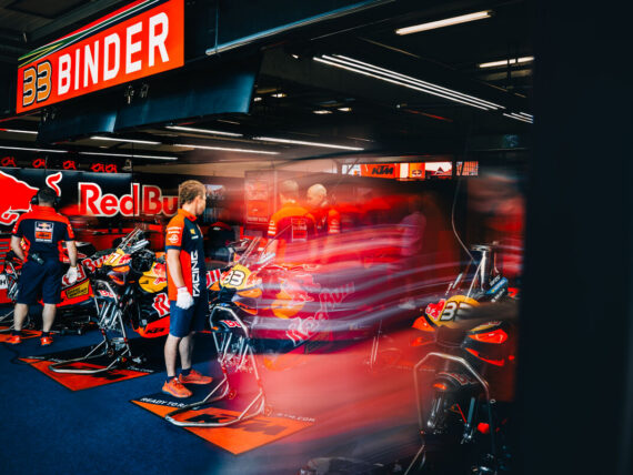 KTM продължава да има проблеми с двигателя, търси решение от ФИМ KTM MotoGP