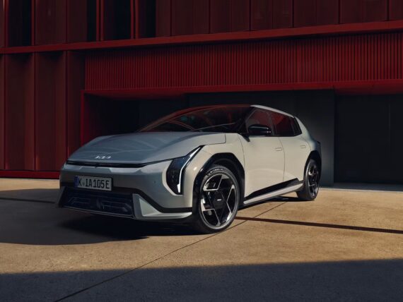 Kia обновява EV4 Kia EV4